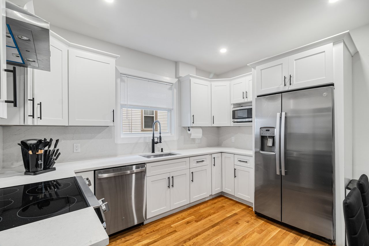 a room in Roxbury photo 6