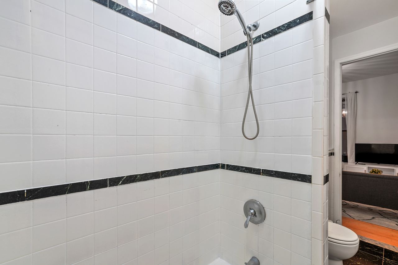 a room in Harlem photo 6