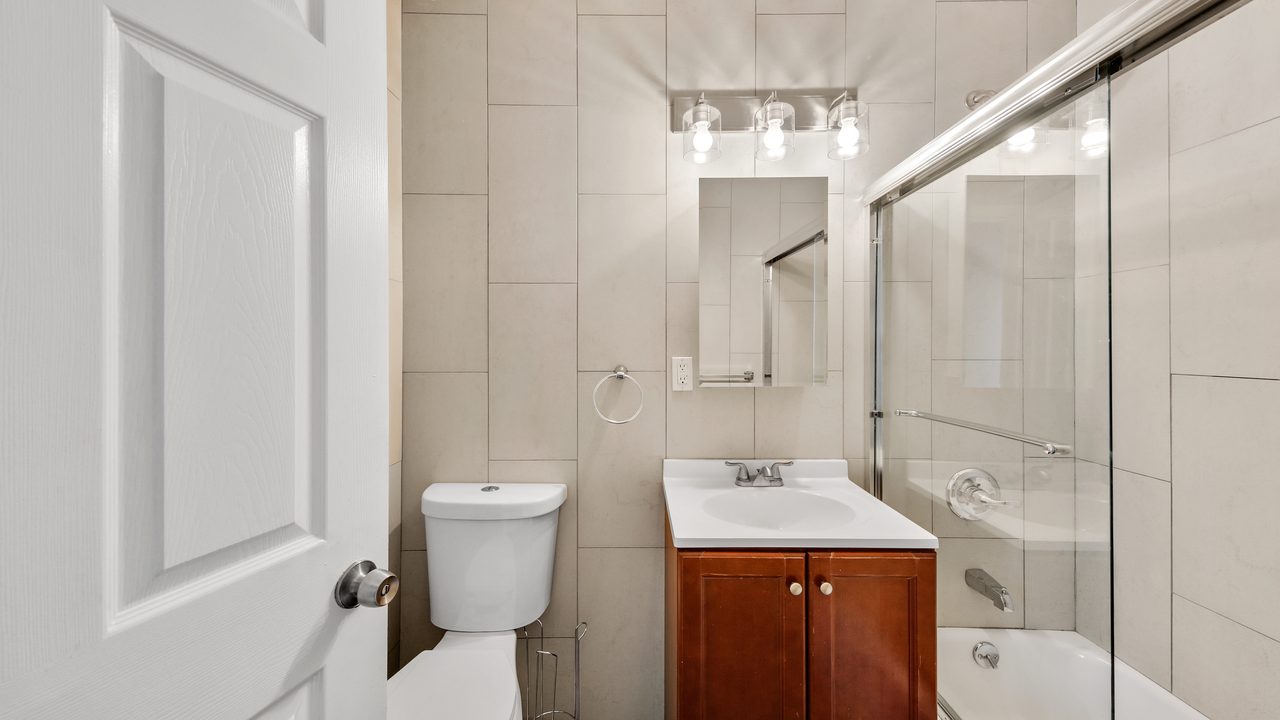 a room in East Harlem photo 6