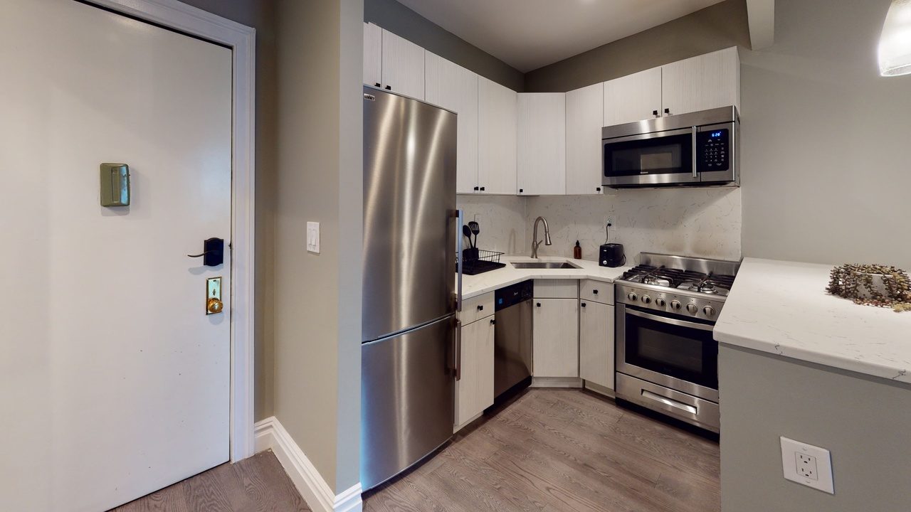 a room in East Village photo 5