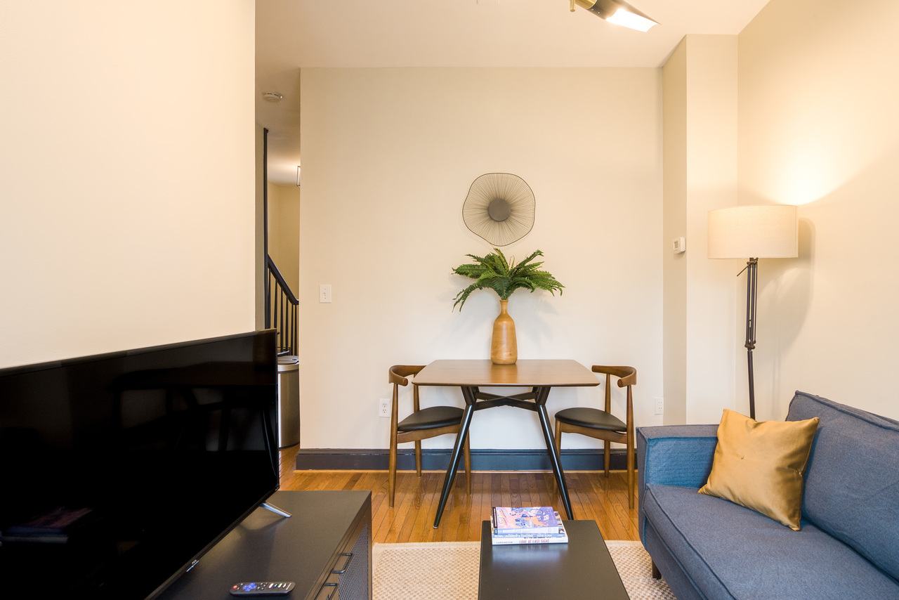 a room in Northwest Washington photo 5