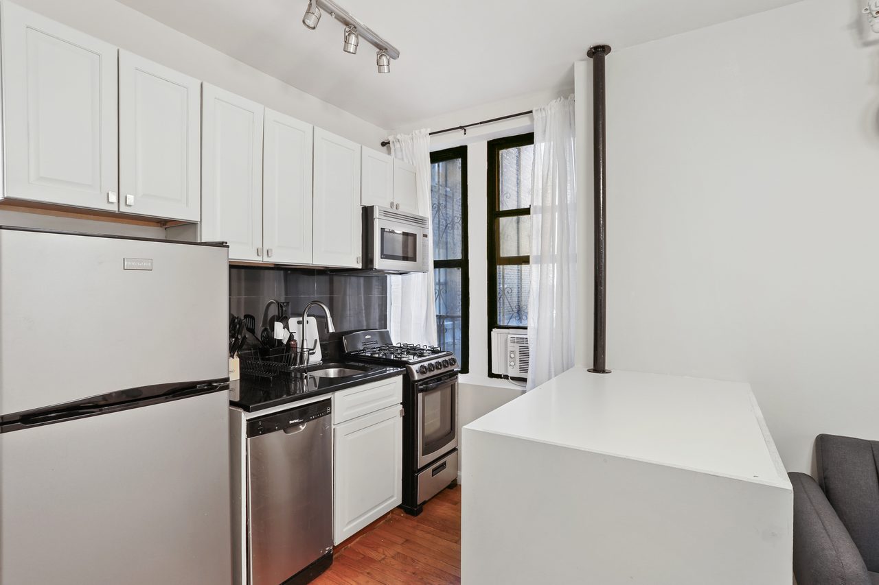 a room in East Harlem photo 6