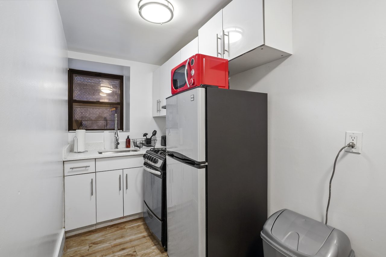 a room in Morningside Heights photo 8