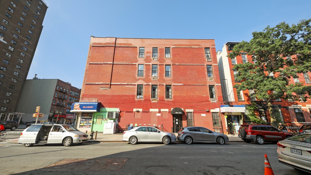 a room in East Harlem photo 9