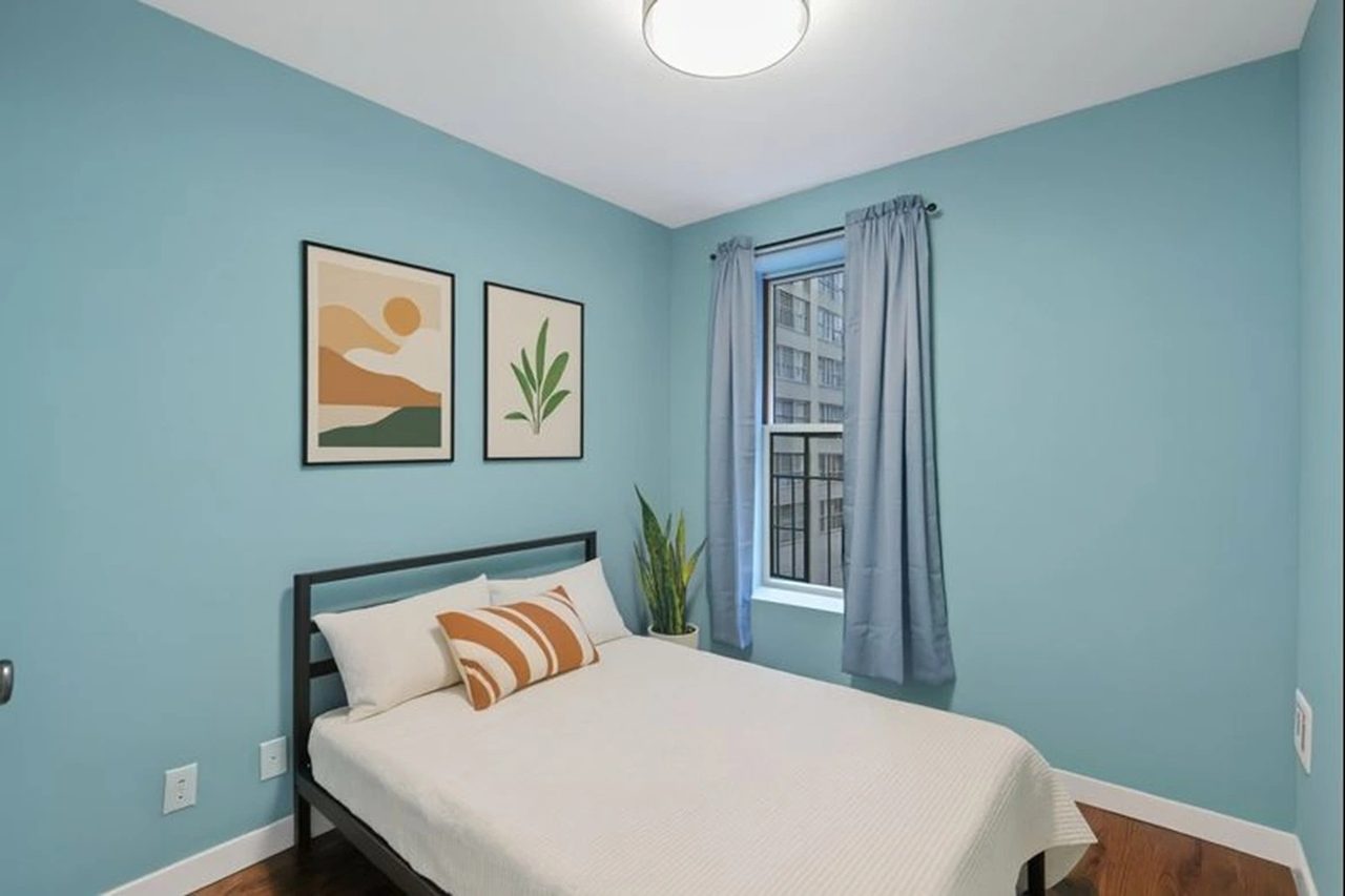 a room in Upper East Side