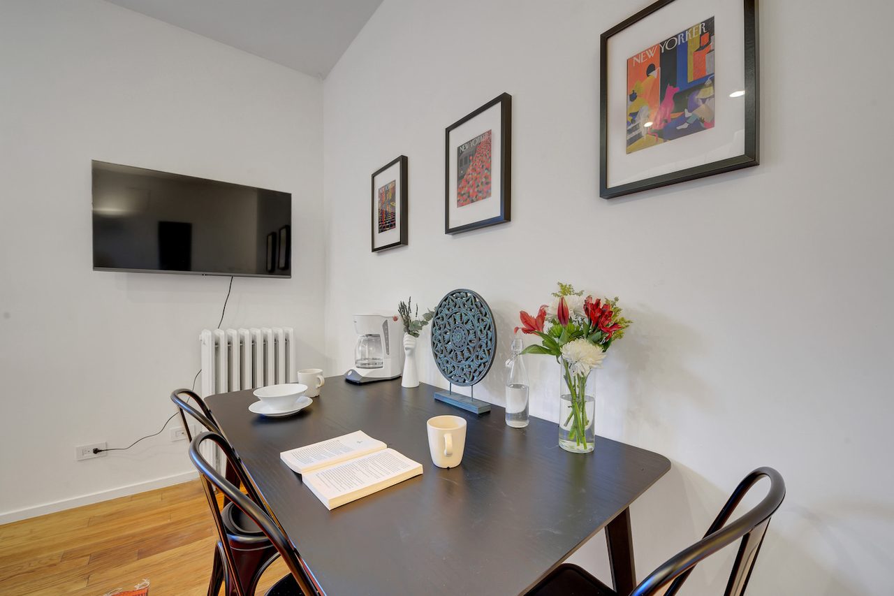 a room in Bedford-Stuyvesant photo 4