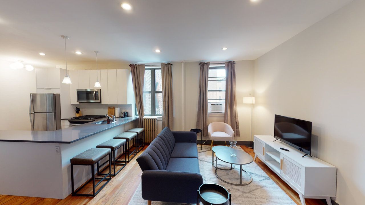 a room in Flatbush photo 3