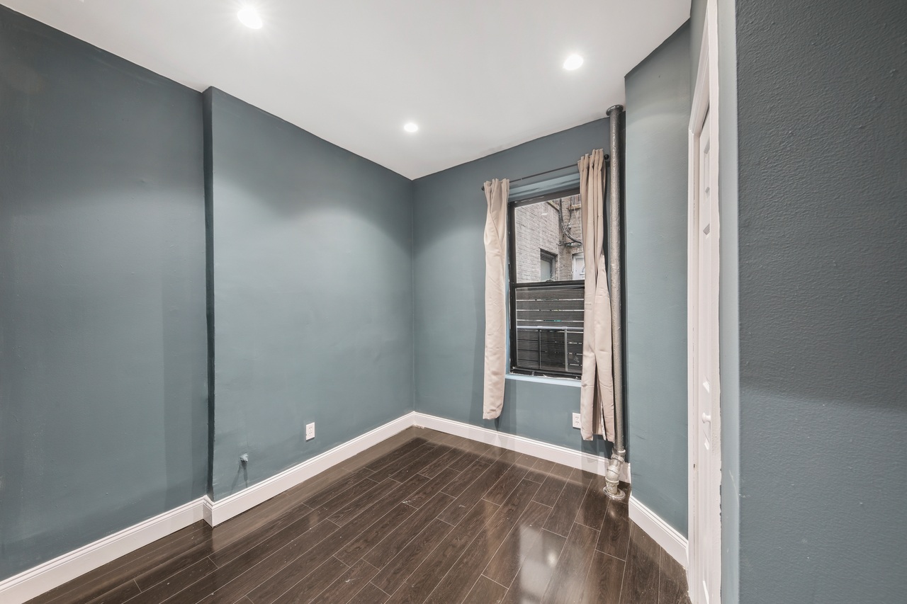 a room in East Harlem photo 5