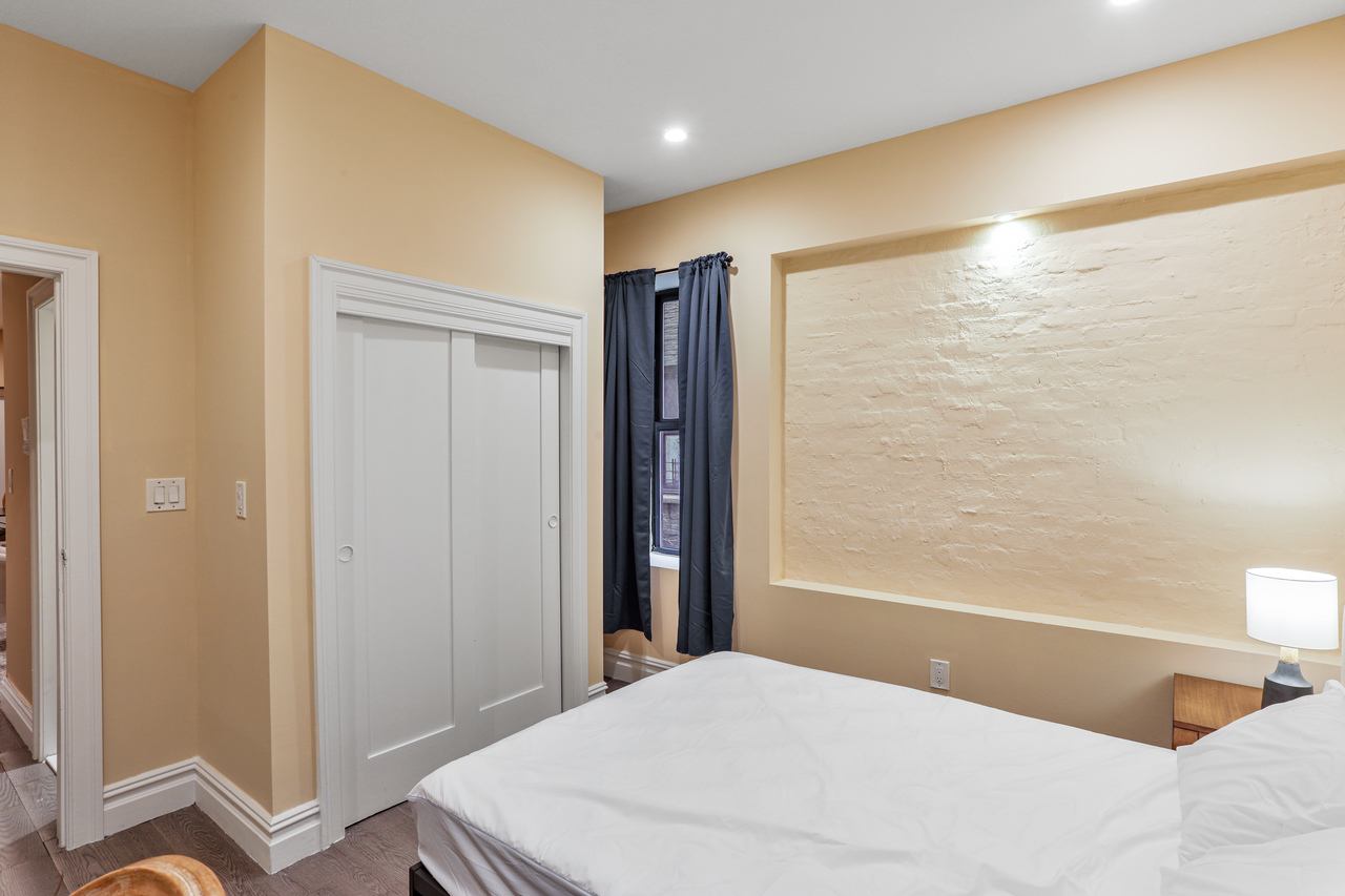 a room in East Harlem photo 2