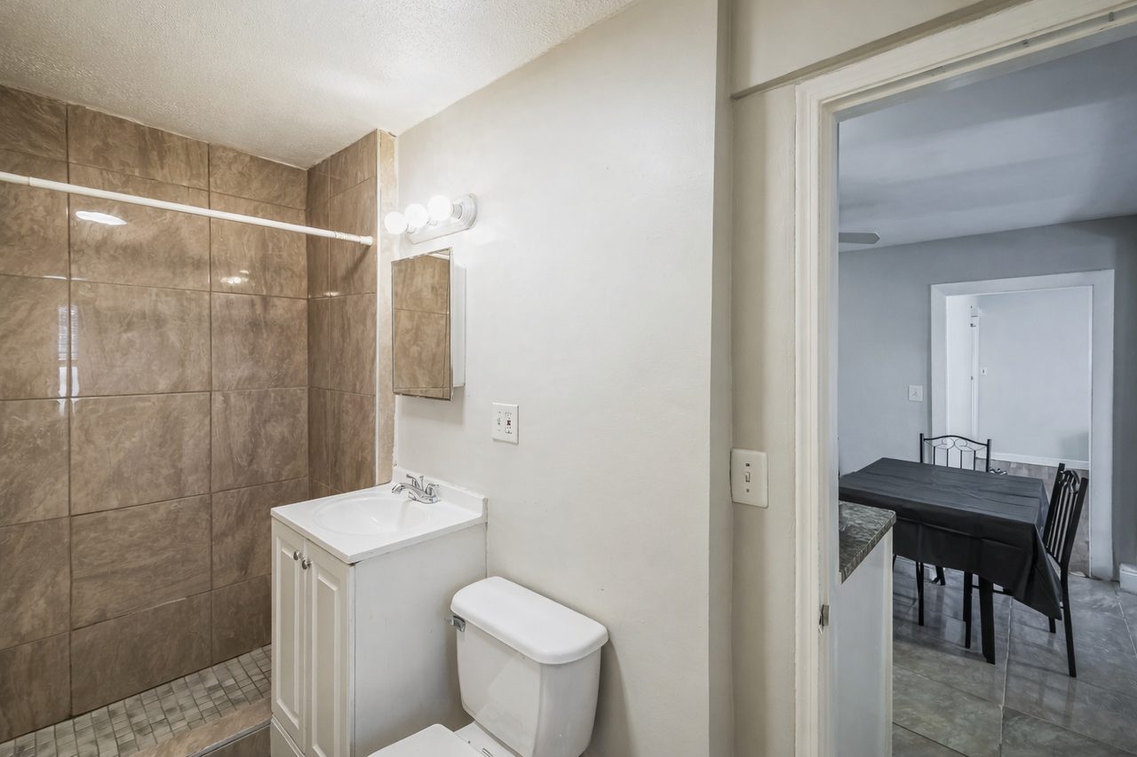 a room in East Cambridge photo 9
