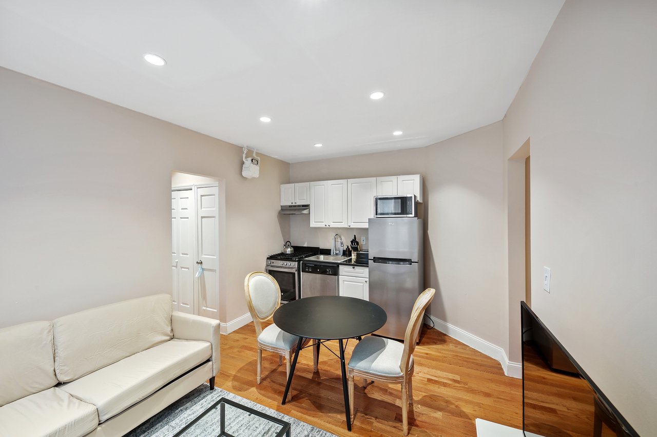 a room in East Harlem photo 3
