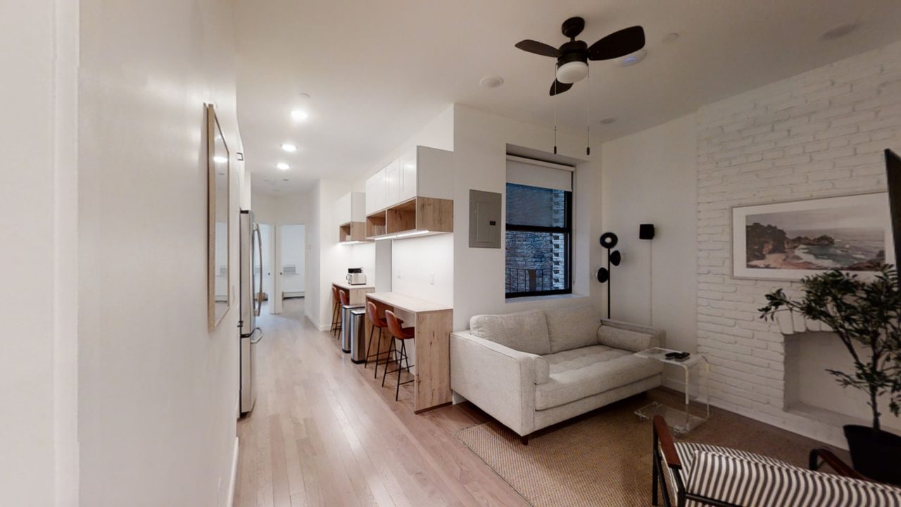 a room in Theater District photo 3