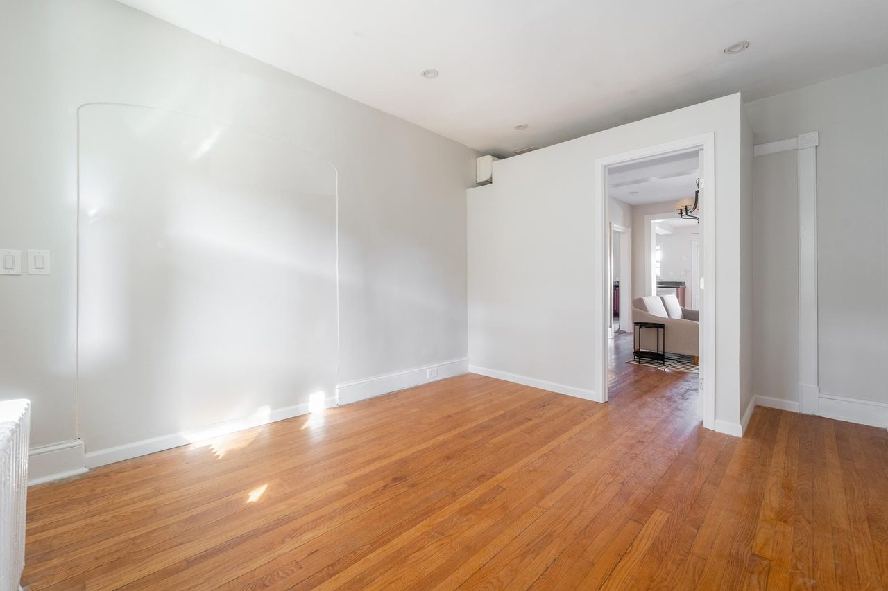 a room in Northwest Washington photo 3