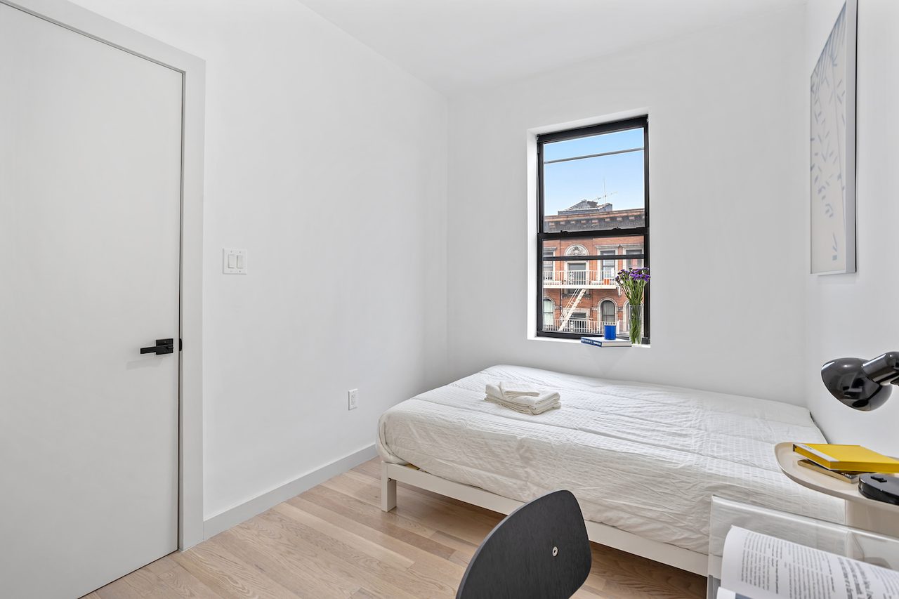 a room in Sugar Hill photo 2