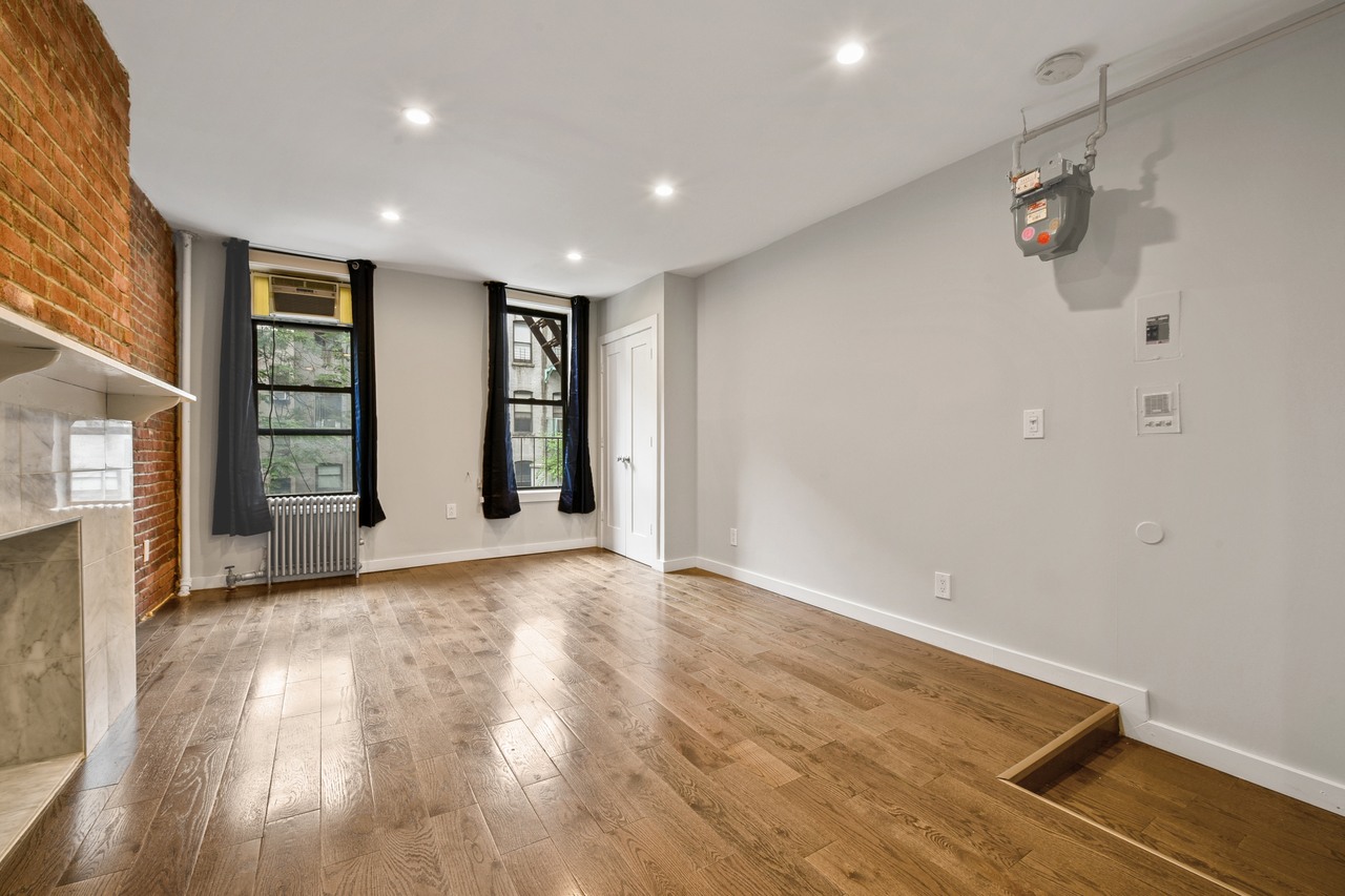 a room in East Village photo 8