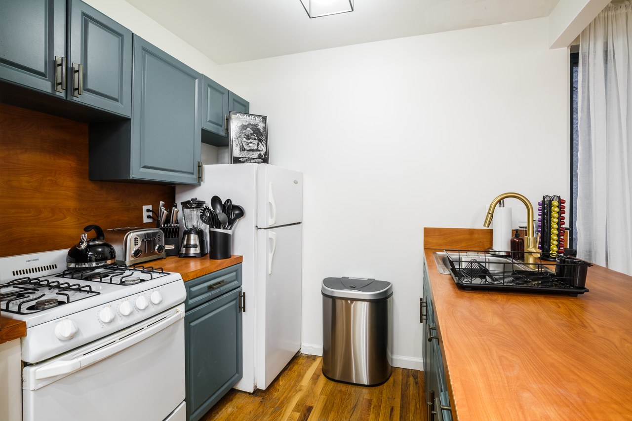 a room in East Village photo 5