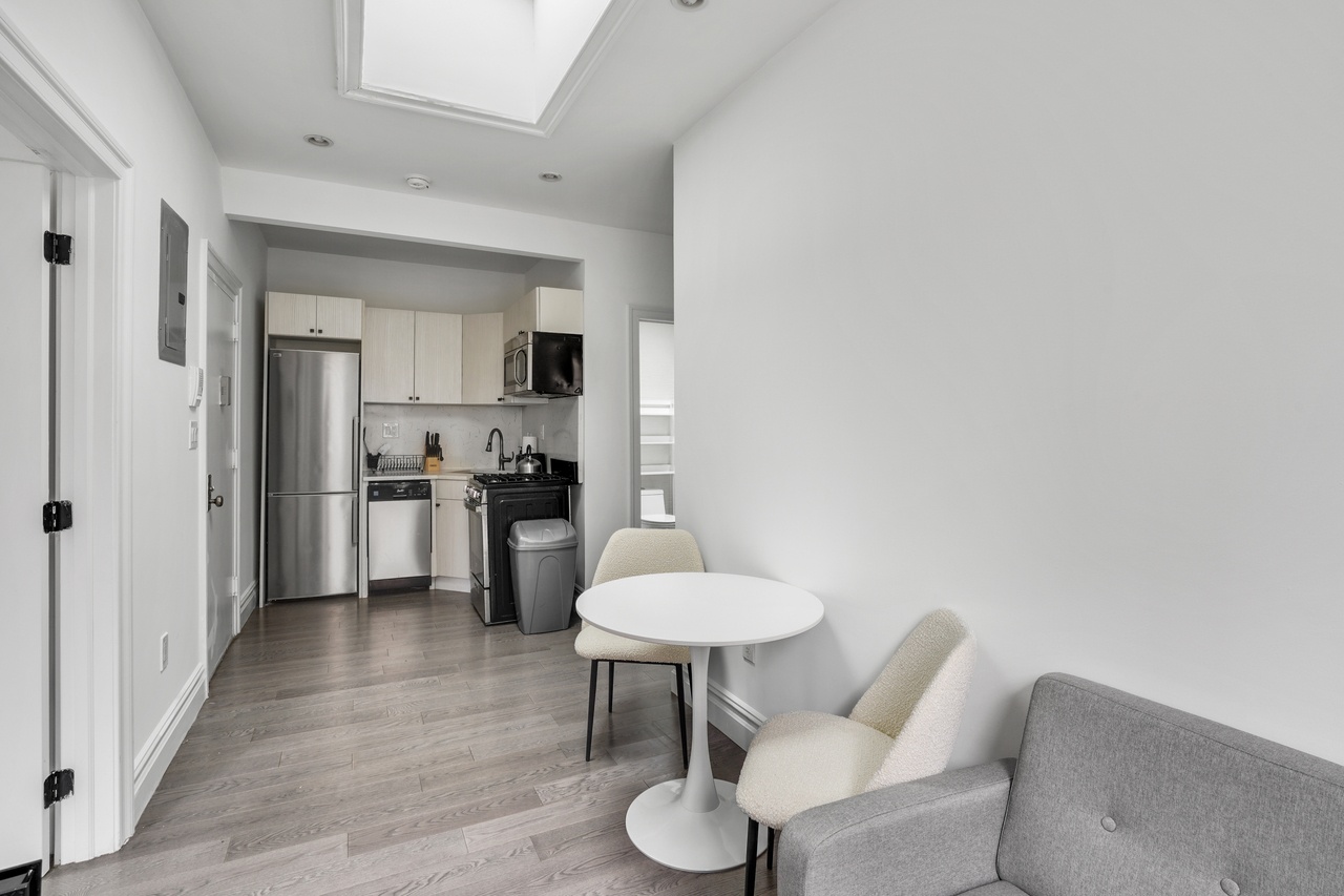a room in Flatiron District photo 5