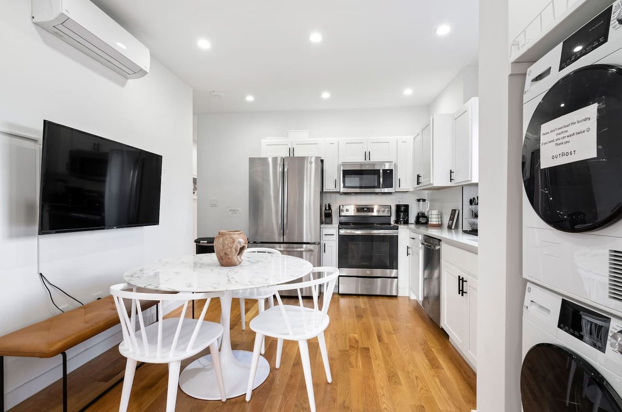 a room in Bedford-Stuyvesant photo 2