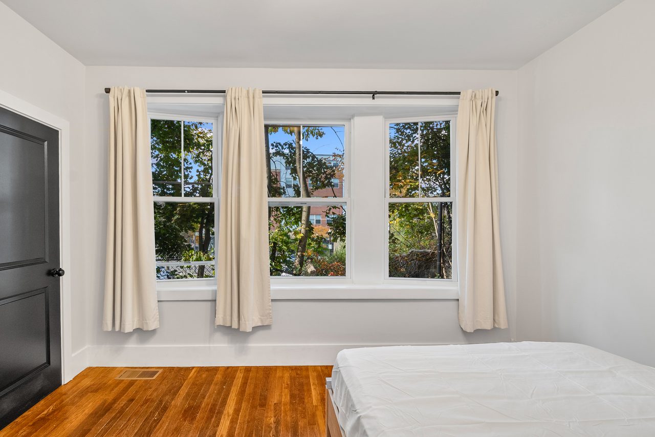 a room in Roxbury photo 4