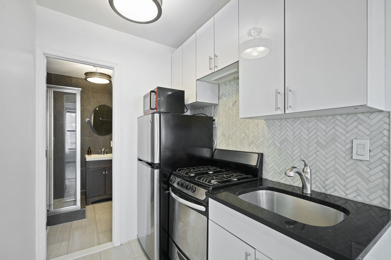 a room in East Village photo 4