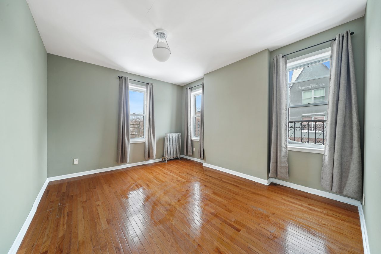 a room in Flatbush photo 2