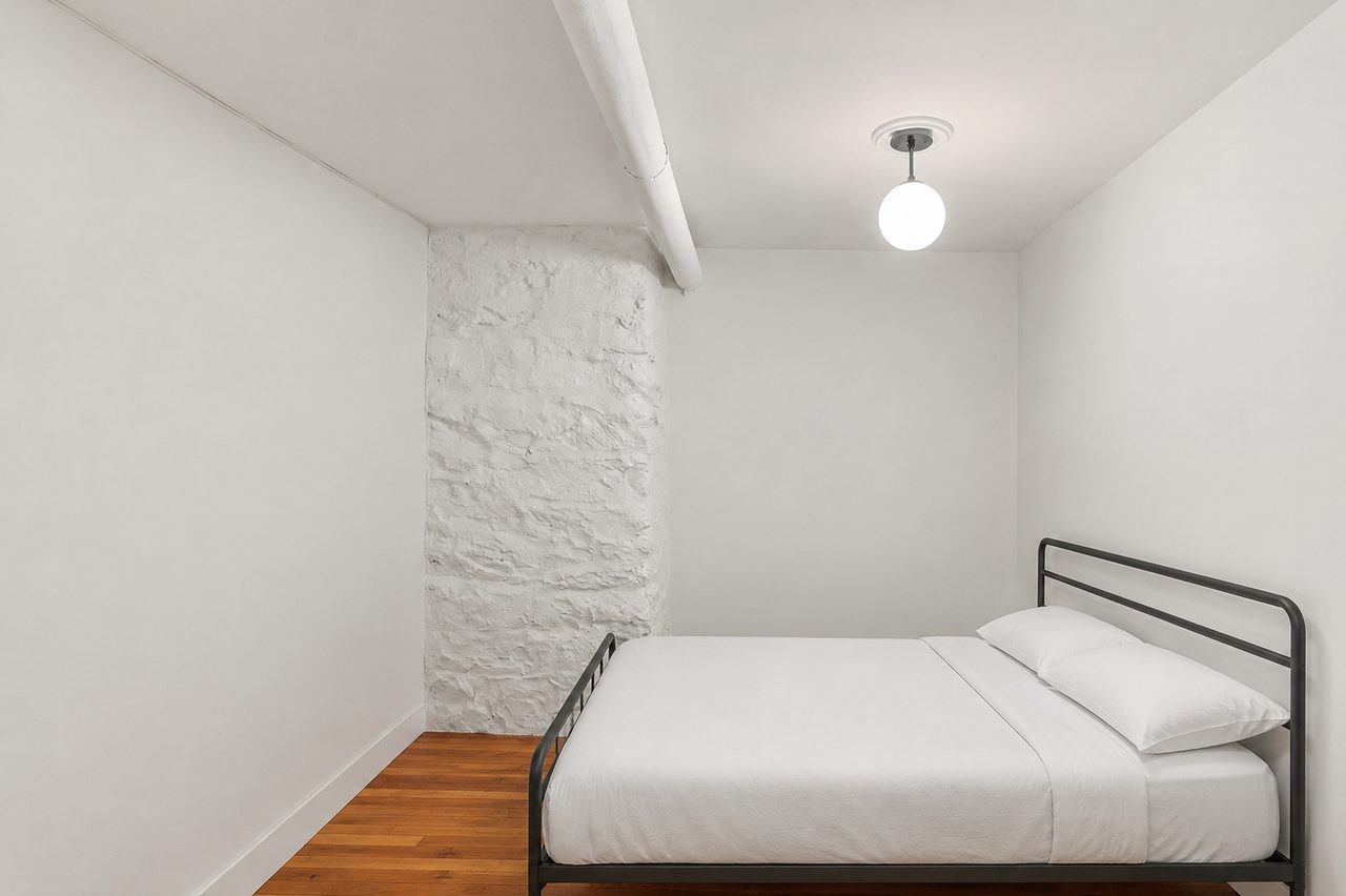 a room in Hamilton Heights photo 8