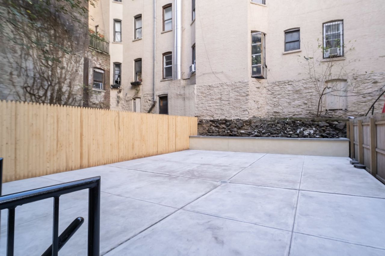 a room in Morningside Heights photo 5