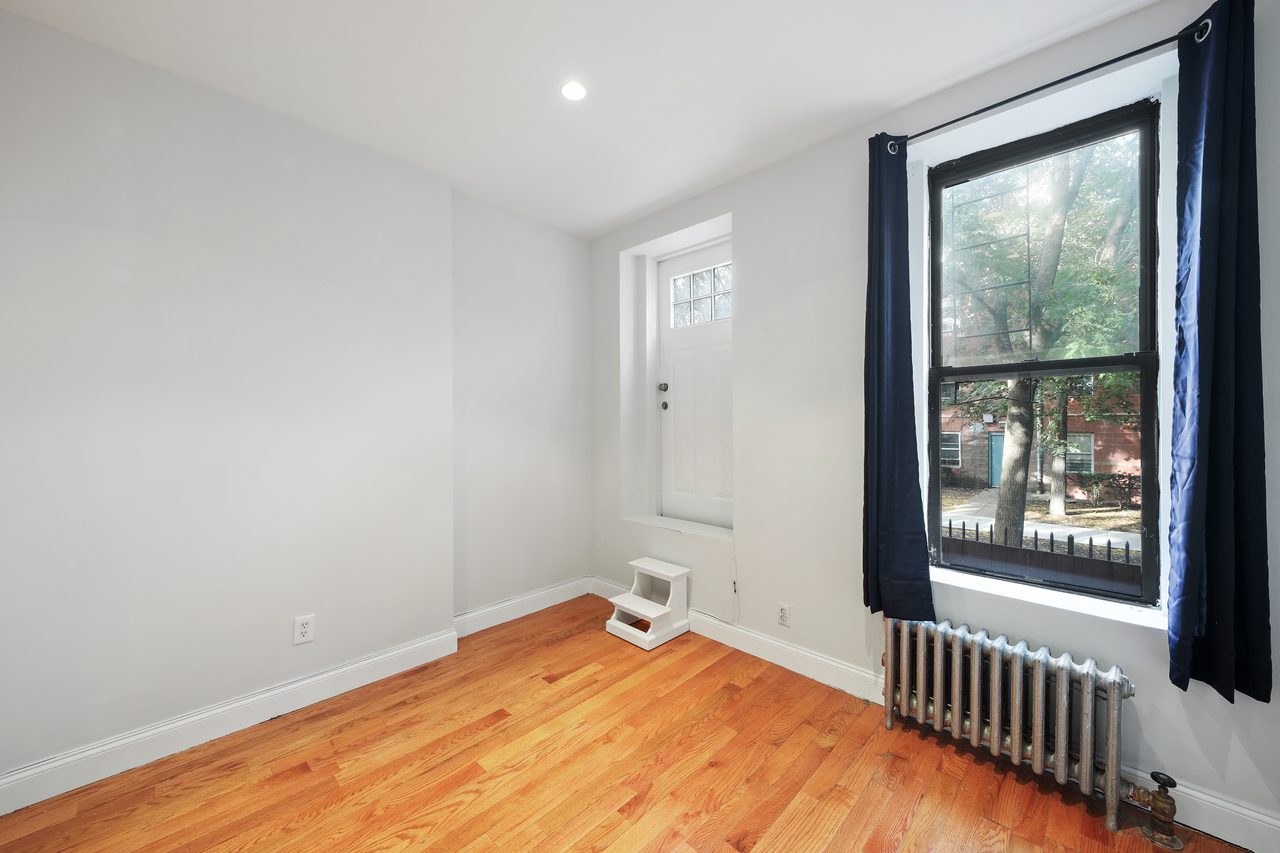 a room in East Village photo 9