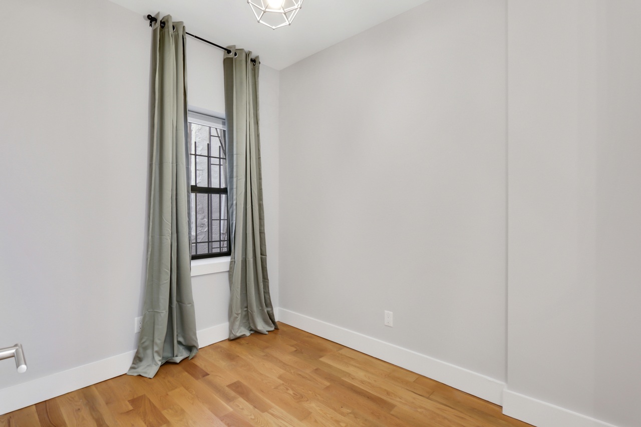 a room in Bedford-Stuyvesant photo 5
