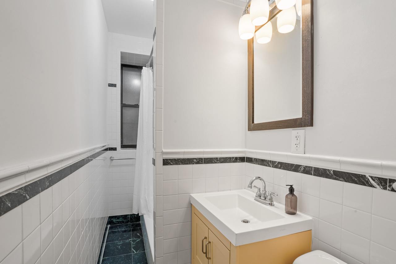 a room in Harlem photo 5