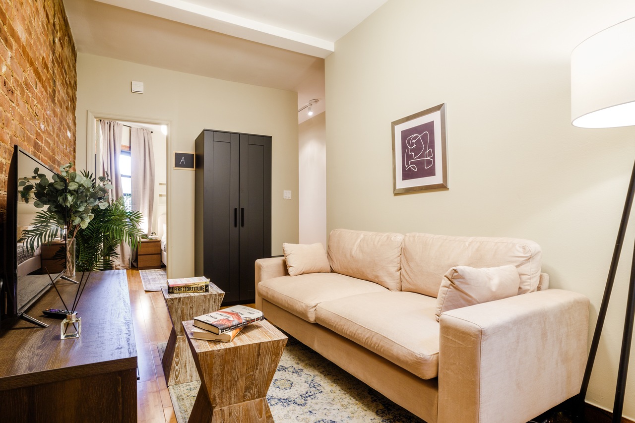 a room in Theater District photo 3