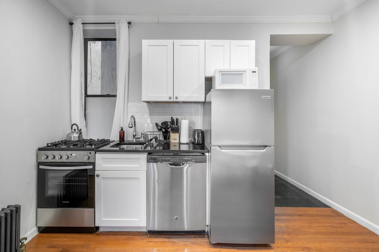 a room in East Village photo 5