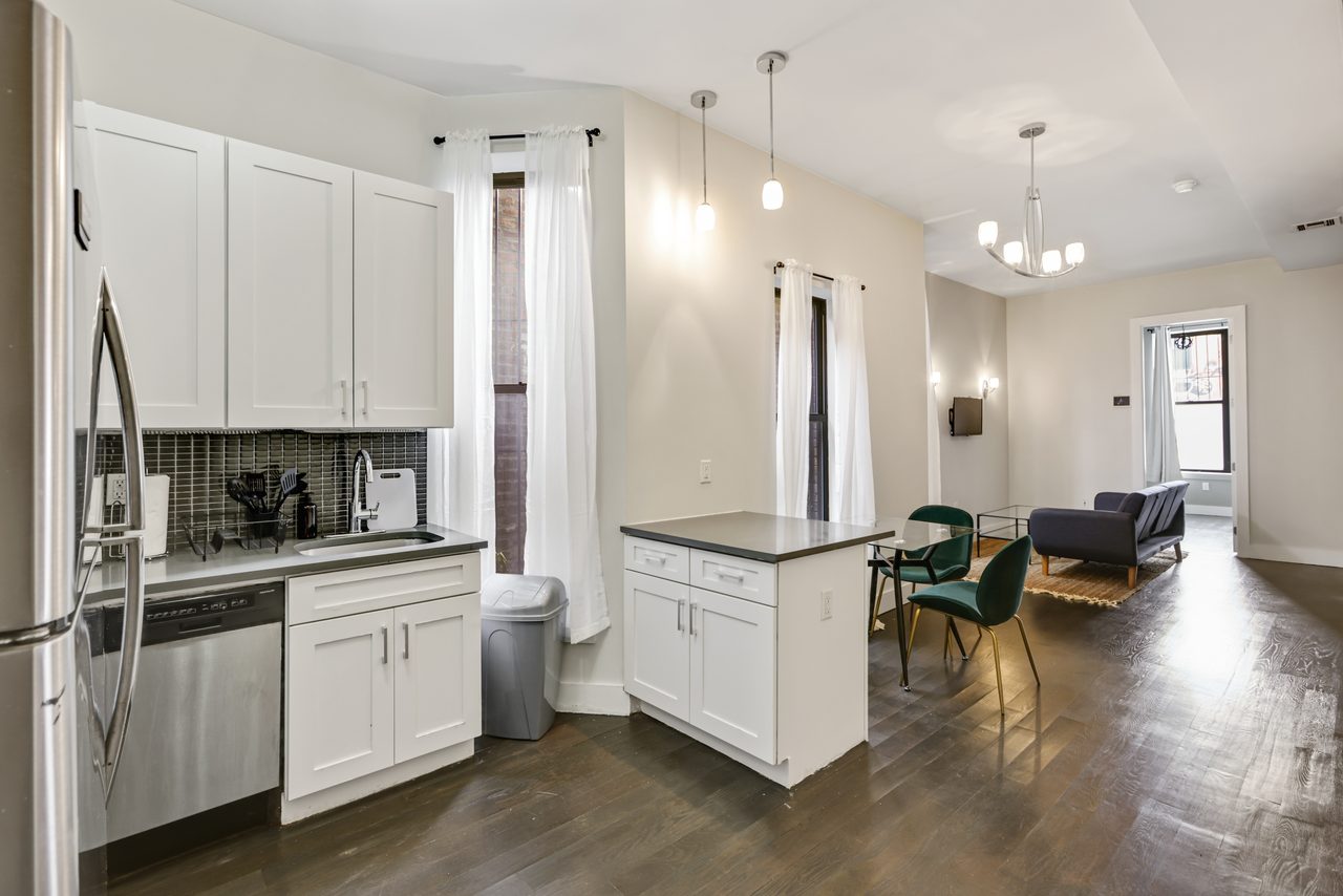 a room in Crown Heights photo 6