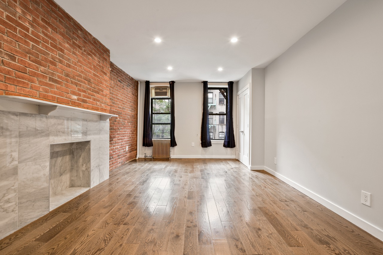 a room in East Village photo 9