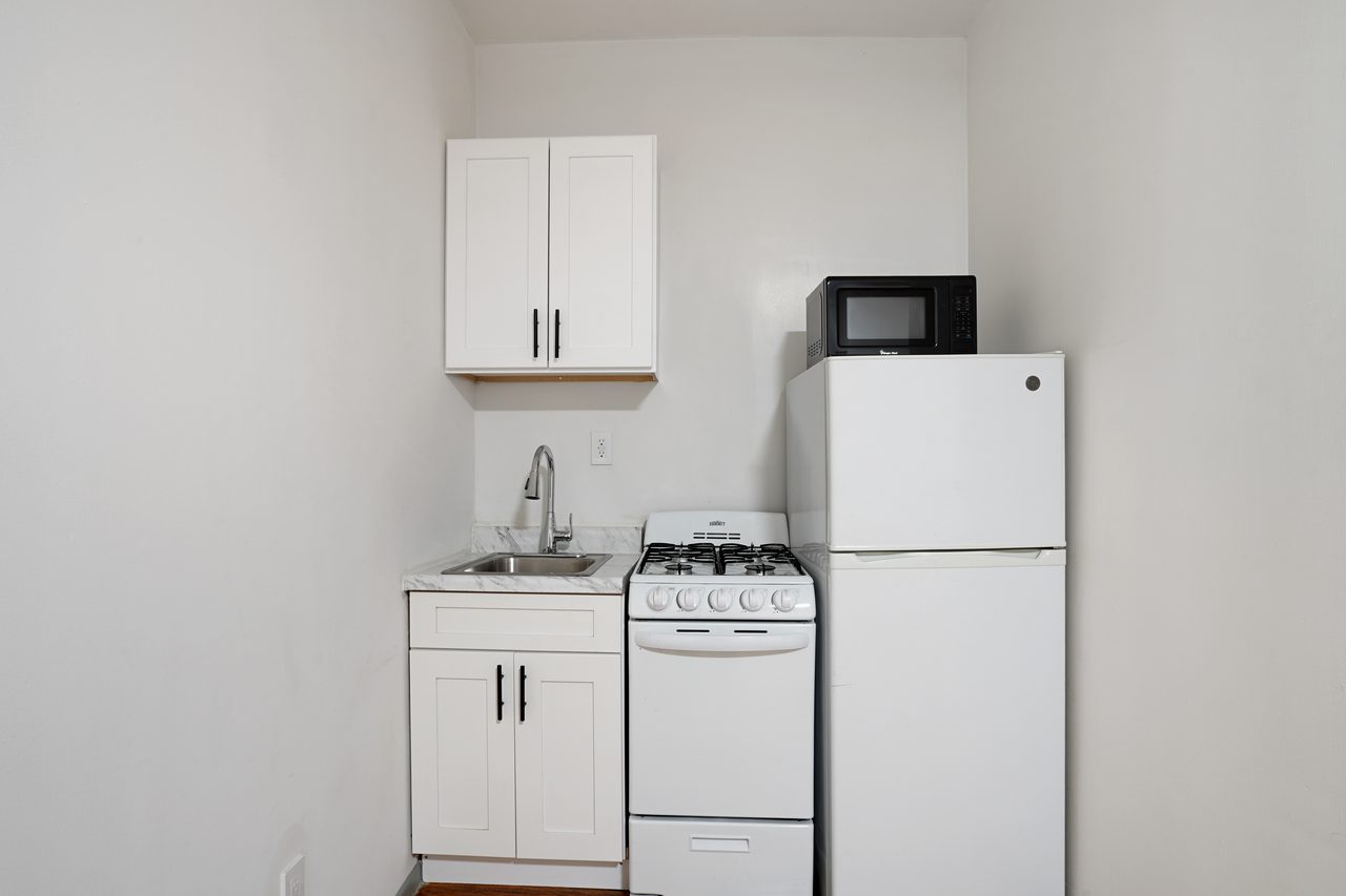 a room in Lincoln Square photo 2
