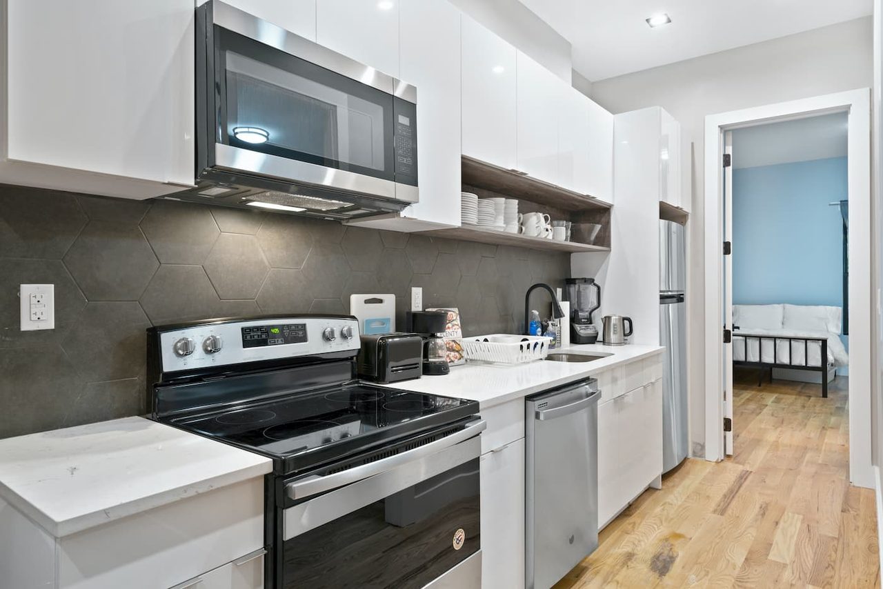 a room in Bedford-Stuyvesant photo 3
