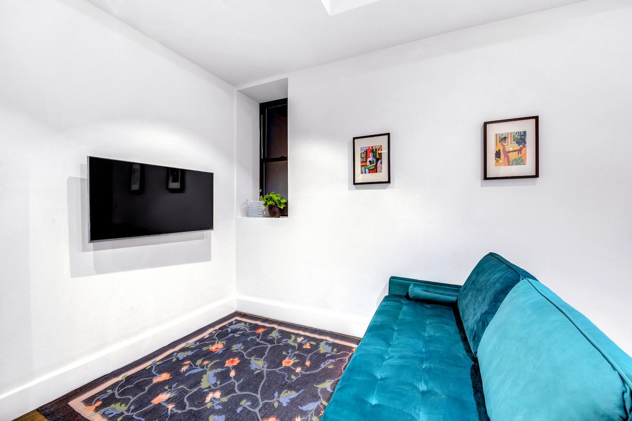 a room in Bedford-Stuyvesant photo 5
