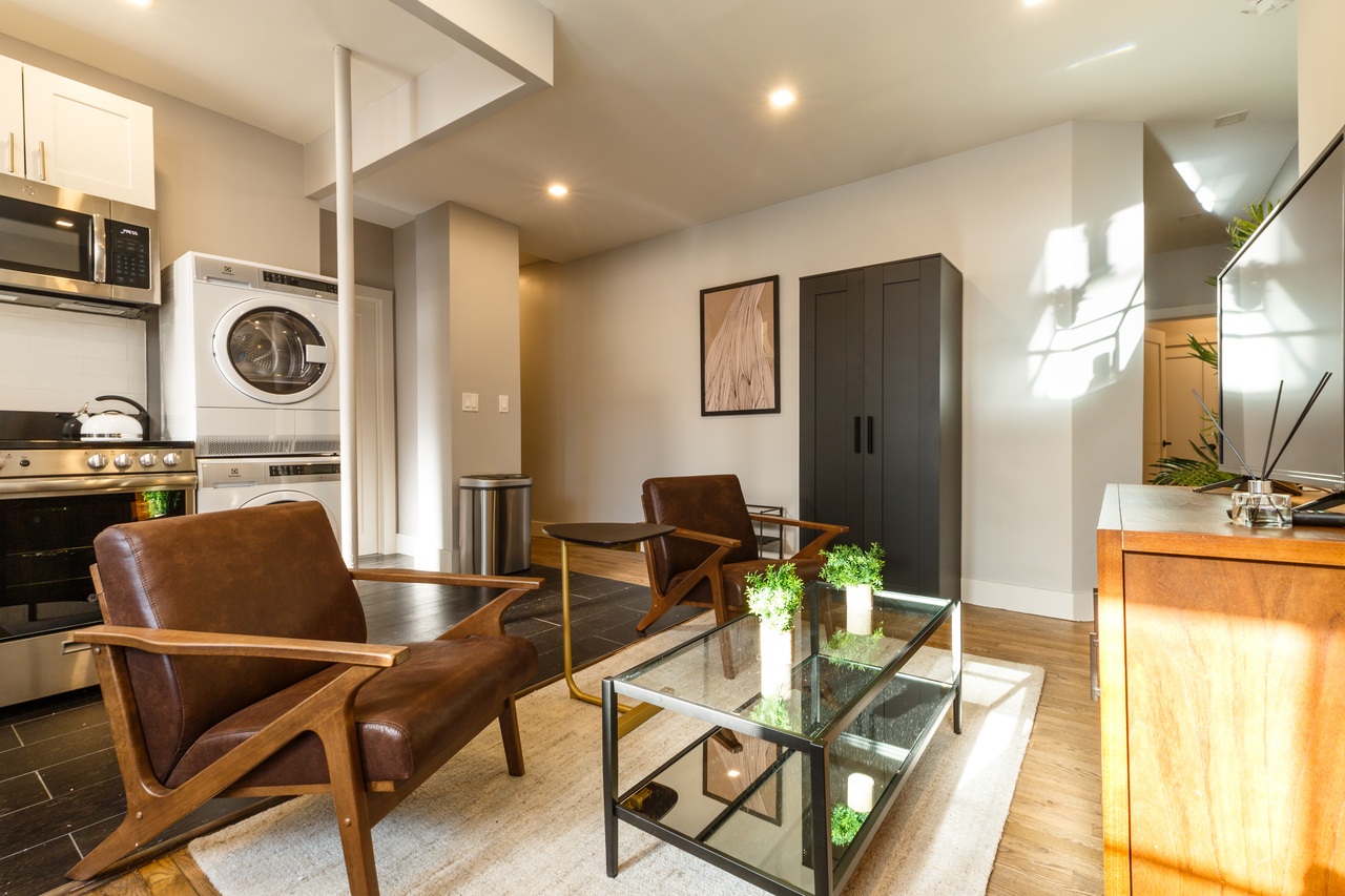 a room in Hamilton Heights photo 5