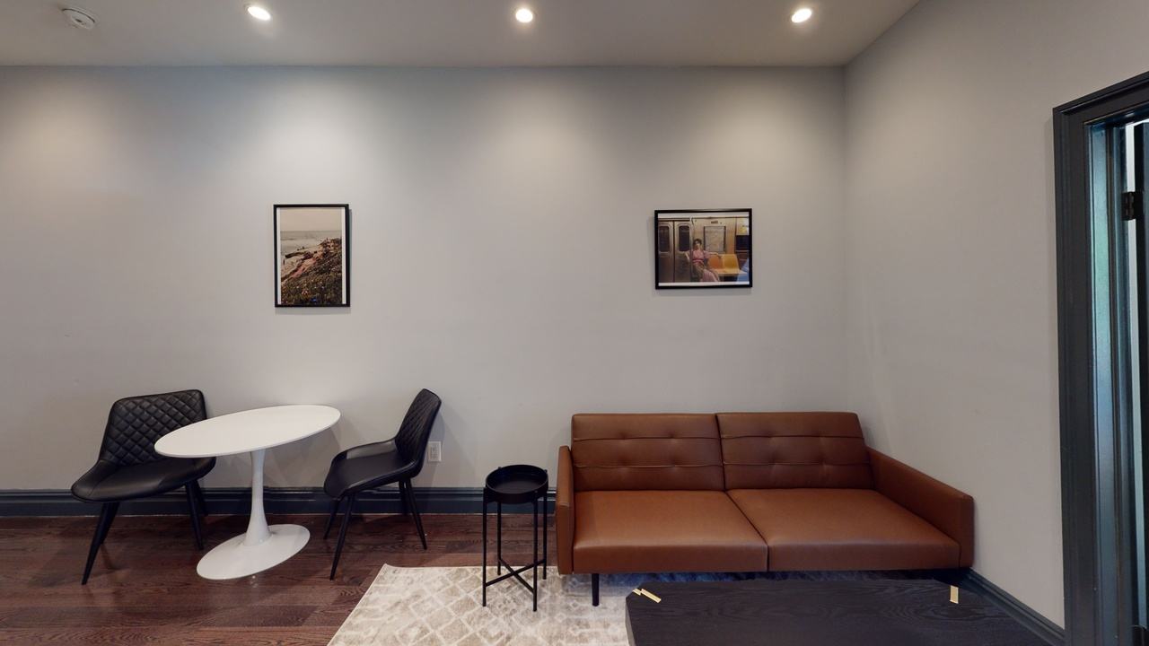 a room in Hell's Kitchen photo 5