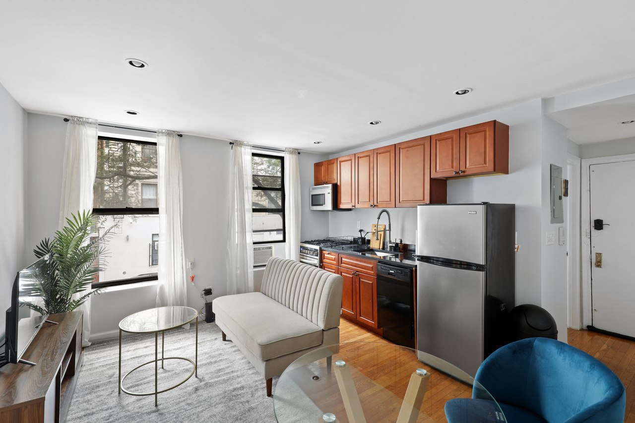 a room in East Village photo 6