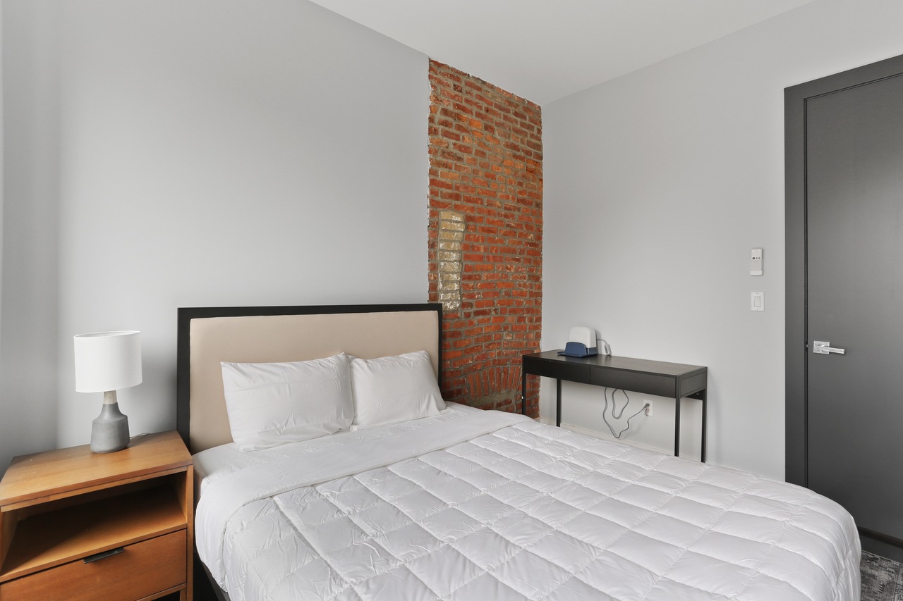 a room in Bedford-Stuyvesant photo 2