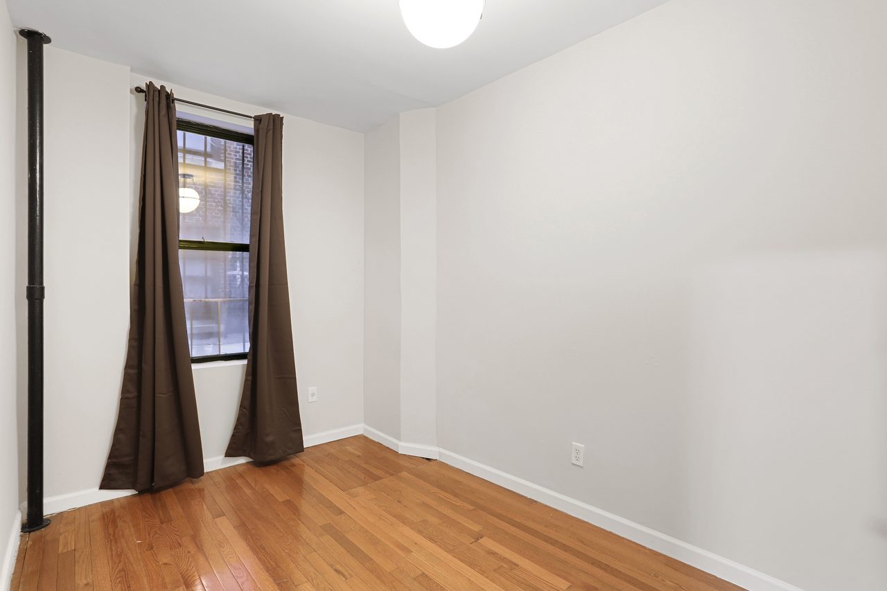 a room in East Harlem photo 2