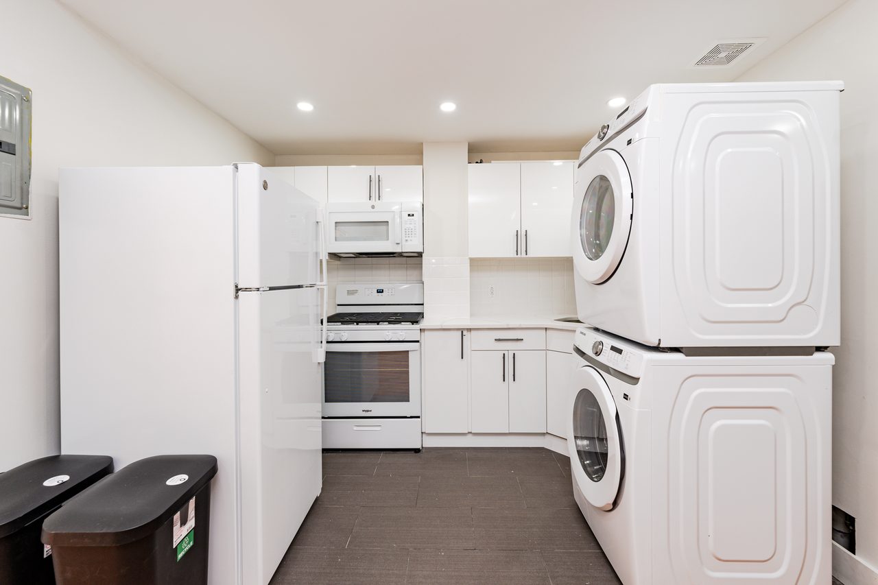 a room in Bedford-Stuyvesant photo 8