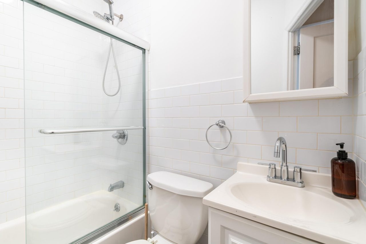 a room in East Village photo 8