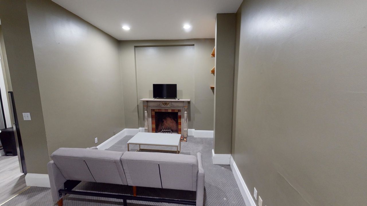 a room in Fenway–Kenmore photo 3