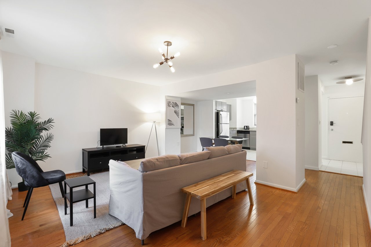 a room in Northwest Washington photo 5