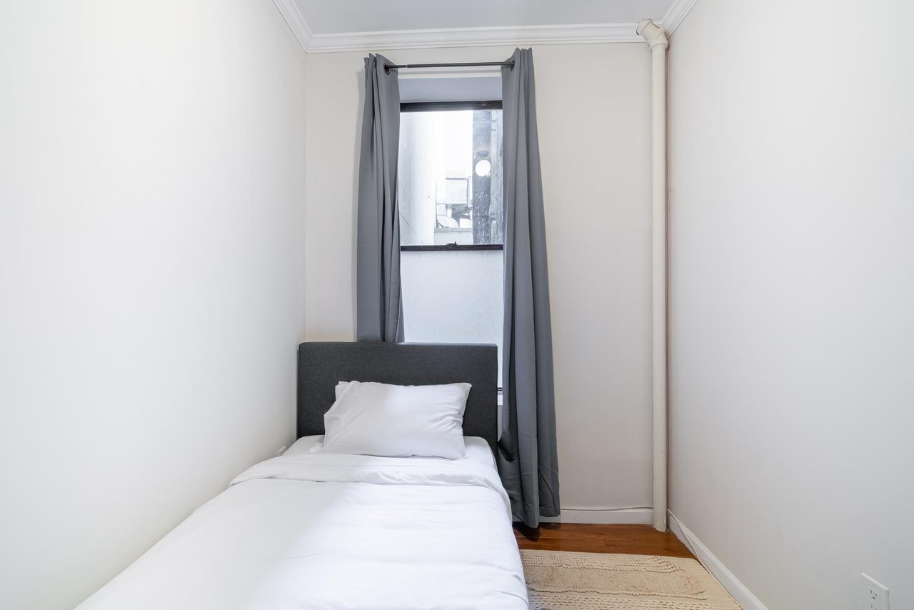 a room in East Village photo 3