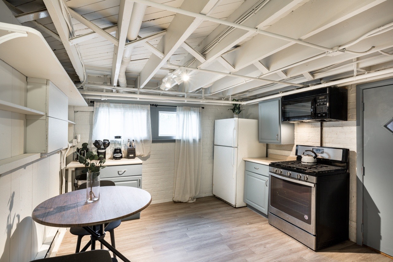 a room in Northwest Washington photo 2