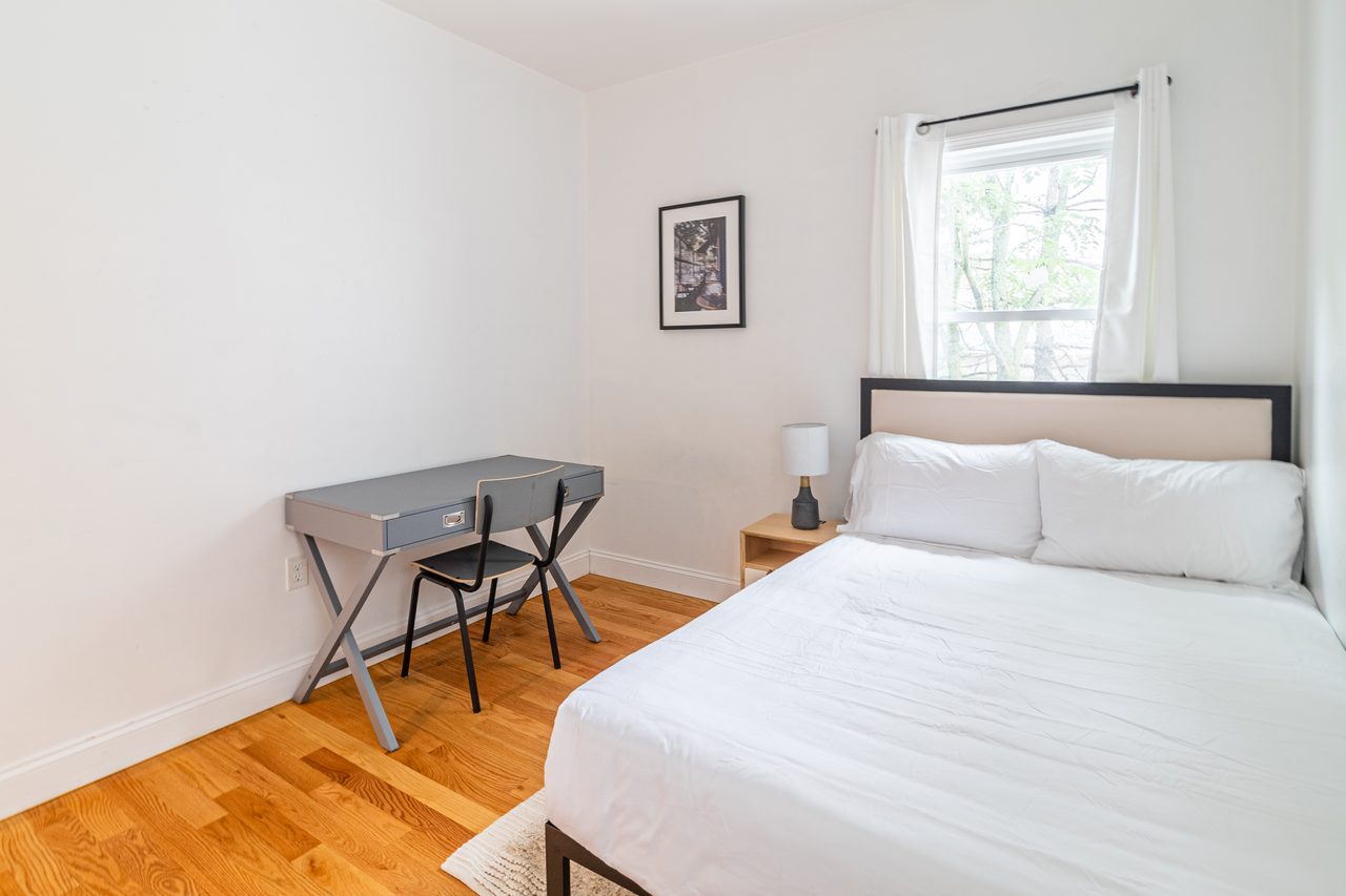 a room in East Somerville photo 2