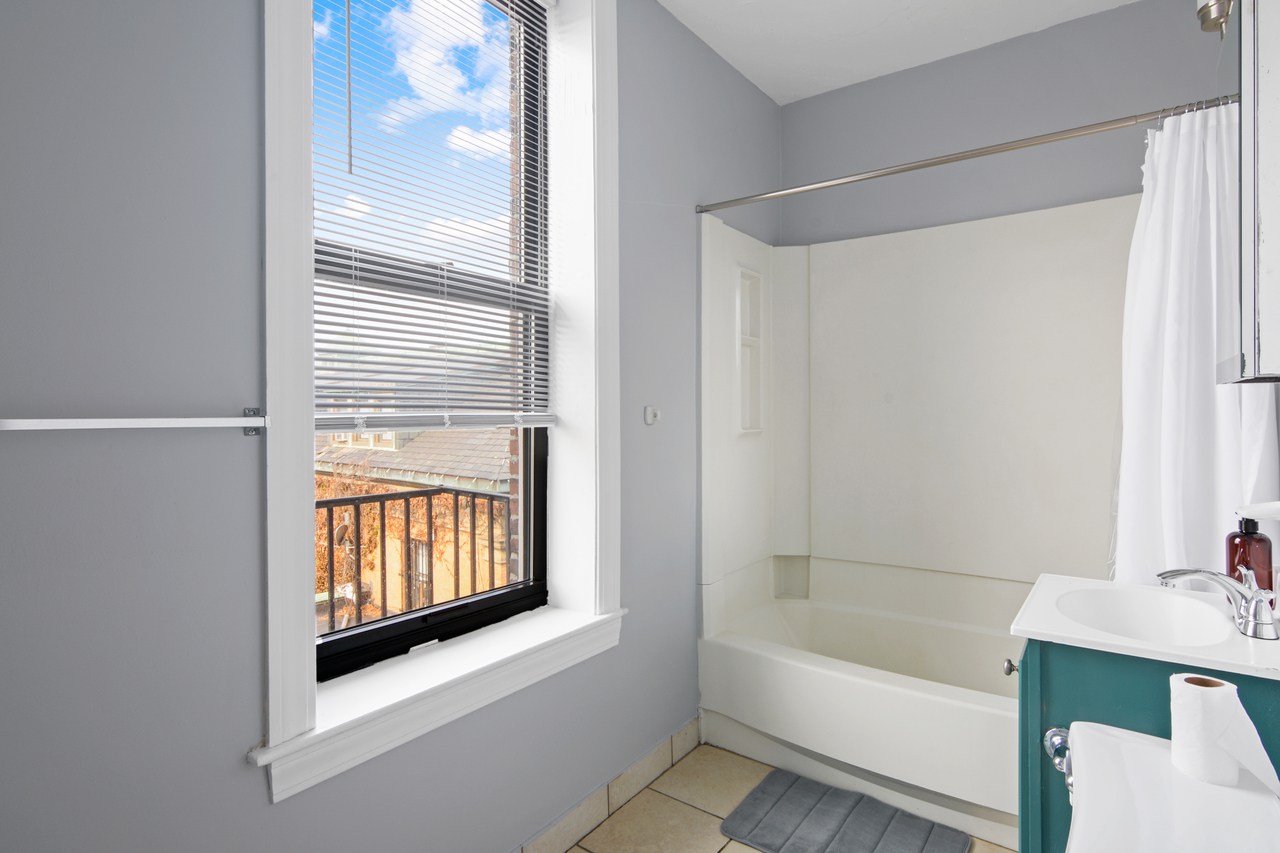 a room in Allston photo 9